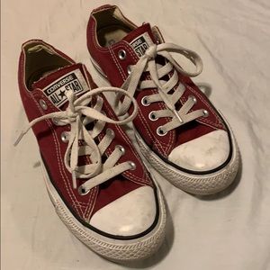 women’s maroon converse